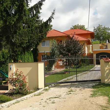 アパート Janus シャールヴァール